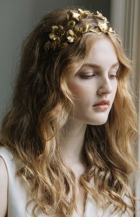 Bridal Waves, Short Hair Accessories, Era Victoria, Wedding Hair Trends, Beautiful Wedding Hair, Head Piece, Hair Reference, 인물 사진, Bridal Hair Accessories