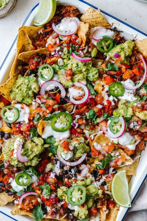 Mexican Tray Bake, Vegetarian Nachos, Wholesome Life, Vegan Nachos, Tray Bake, Vegan Mexican, Vegan Inspiration, Fresh Salsa, Menu Ideas