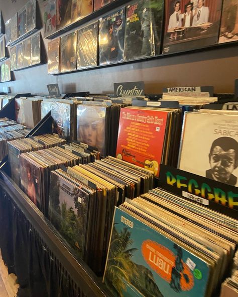 Downtown Columbia, music shop. Full of vinyls and all different music genres. Rock, pop, soul, jazz, country, rap, R&B and much more! Pop Genre Aesthetic, Jazz Rap Aesthetic, Music Genres Aesthetic, R&b Vibes, R B Aesthetic Playlist Cover, R&b Vibes Aesthetic, R And B Aesthetic, Different Music Genres, Blasting Music