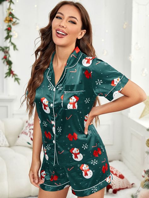 Christmas Night Outfit, Silky Pajamas, Christmas Pj, Satin Pj Set, Pyjama Satin, Cute Sleepwear, How To Dress A Bed, Christmas Pajama Set, Short Pj Set