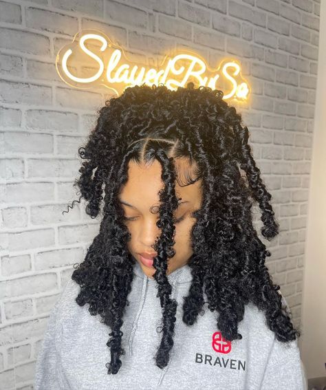 21 Cute Short Butterfly Locs Hairstyles Short Locs Hairstyles Weave, Short Butterfly Locs Hairstyles, Butterfly Locs Bob, Butterfly Locs Hairstyles, Short Butterfly Locs, Butterfly Locs Hairstyle, Distressed Locs, Micro Braids Hairstyles, Faux Loc