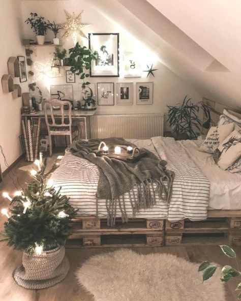 Attic Bedrooms, Dekorasi Kamar Tidur, Small Bedroom Decor, Attic Bedroom, Cozy Room Decor, Teenage Bedroom, Aesthetic Rooms, Teen Bedroom Decor, घर की सजावट