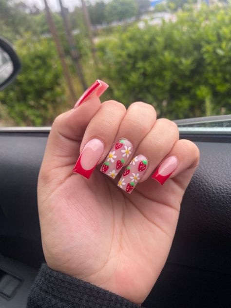 There's a new beauty trend taking over Instagram and it's absolutely stunning. Say hello to "quartz nails". Minimalist Nail, Spring Acrylic Nails, Daisy Nails, Summery Nails, Girly Acrylic Nails, Classy Acrylic Nails, Short Square Acrylic Nails, Acrylic Nails Coffin Pink, Acrylic Nails Coffin Short