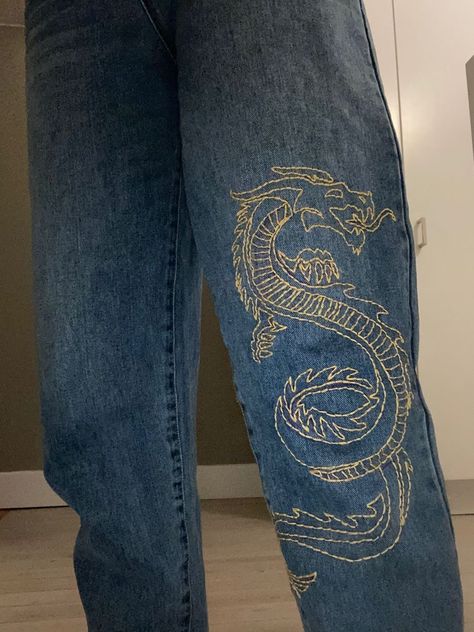 Dragon Embroidery Jeans, Embroidered Words On Jeans, Embroidery Designs In Jeans, Black Embroidered Jeans, Embroidered Jeans Ideas, Fabric Paint Jeans, Embroidered Jeans Aesthetic, Embroidered Pants Diy, Embroidery On Jeans Pants