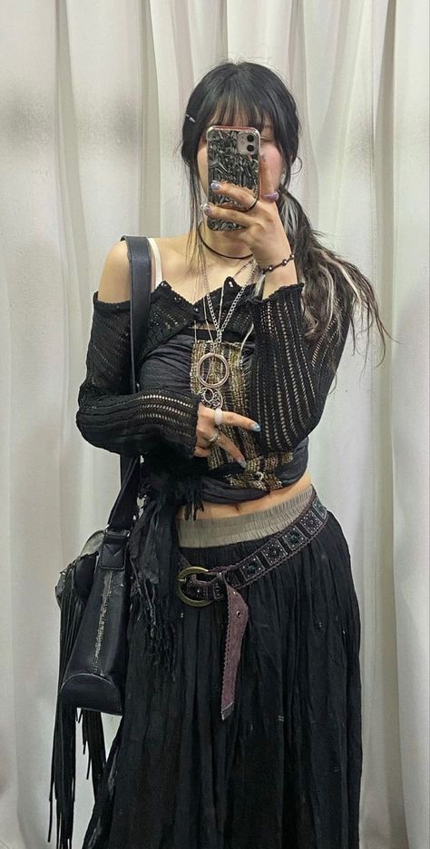 Goth Subversive Fashion, Edgy Fairy Aesthetic, Goth Fairy Aesthetic Outfit, Fairy Punk Outfits, Dark Fairy Style, Goth Fairy Aesthetic, Fairy Goth Outfit, Tvd Twilight, Fairy Aesthetic Outfit