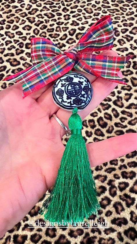 Tartan And Chinoiserie Christmas, Blue And White Chinoiserie Christmas, Millennial Christmas, Tartan Christmas Decorations, Christmas Chinoiserie, Chinoiserie Christmas Tree, Tartan Decor, Christmas Ornament Designs, Tassel Christmas