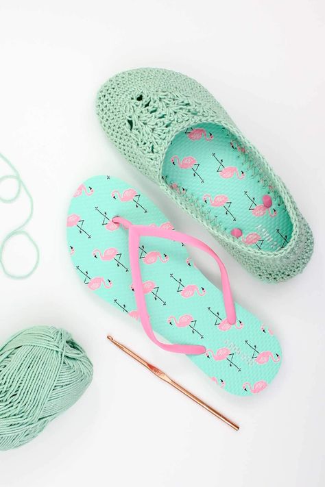 Rajutan Sandal, Crochet Flip Flop Pattern, Sandal Rajut, Cheap Flip Flops, Crochet Flip Flops, Make And Do Crew, Pattern Flip Flops, Crochet Slippers Free Pattern, Crochet Shoes Pattern