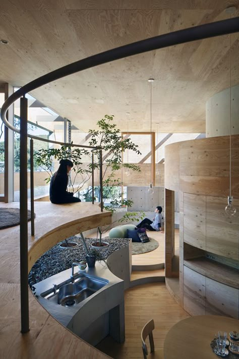 Minimalist family home in Japan by UID Architects: Pit House Uid Architects, Pit House, Design Exterior, Design Del Prodotto, Japanese House, Urban Design, Home Fashion, 인테리어 디자인, Interior Architecture Design