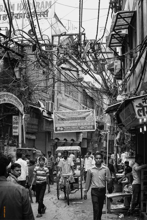 @ old town, new delhi, india. Punjab Culture, Hanuman Temple, Classic Photographers, Old Delhi, Composition Painting, Shop Facade, Perspective Photography, Art Lifestyle, Old Street