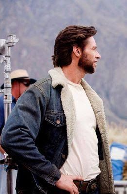 Hugh on the set of X-Men: Behind the scenes Hugh Jackman Logan, James Howlett, Wolverine Hugh Jackman, Logan Wolverine, Charles Xavier, Australian Actors, Deadpool Wolverine, Hugh Jackman, Xmen