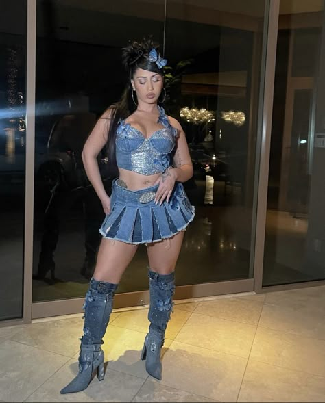 Kali Uchis Coachella, Kali Uchis Inspired Outfits, Kali Uchis Outfit Ideas, Weekend Music, Coachella Fits, Coachella Outfits, Coachella Dress, Kali Uchis, Coachella Fashion