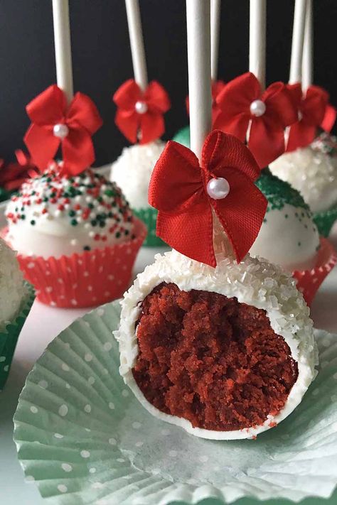 Tired of decorating cookies for the holidays? Spread the Christmas cheer to cake pops instead, with red velvet cake and fun sprinkles. Read more on Foodal. #cakepops #holidayrecipes #foodal Christmas Cake Pops Recipe, Christmas Cake Balls, Christmas Bake Off, Cake Pops Recipe, Red Velvet Cake Pops, Superbowl Desserts, Cake Ball Recipes, Xmas Desserts, Snowman Cake