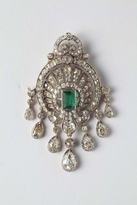 An emerald, rose-cut diamonds, silver and gold pendent : Lot 210 Historical Accessories, Emerald Brooch, Antic Jewellery, Gold Pendent, Locket Design, Edwardian Jewelry, Art Deco Bracelet, Art Nouveau Jewelry, Diamond Brooch