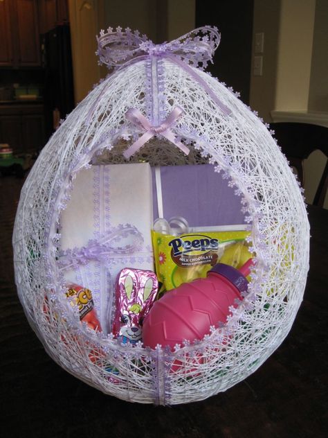 Egg Shaped Easter Basket Made from String String Easter Basket, Homemade Easter Baskets, Creative Easter Baskets, Fun Easter Crafts, Diy Costumes Women, Easter Egg Basket, Diy Costumes Kids, Basket Crafts, Easy Easter Crafts