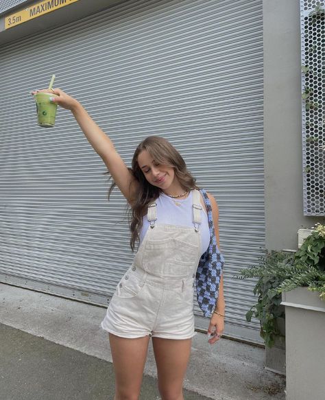 Ootd Overall, Casual Easter Outfit, Dungaree Outfit, Cute College Outfits, Overalls Fashion, Overalls Outfit, Dungarees Shorts, Gardening Outfit, Fit Ideas