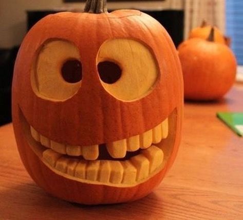 Funny Pumpkin Carvings, Cute Pumpkin Carving, Halloween Pumpkin Carving Stencils, Pumpkin Carving Contest, Halloween Decor Diy, Creative Pumpkin Carving, Amazing Pumpkin Carving, Scary Pumpkin Carving, Pumpkin Carving Designs