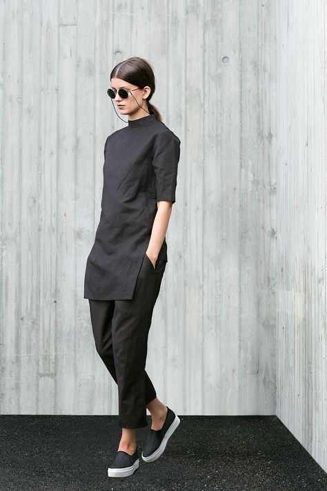 #sustainablefashion #naturalmaterials #linen #lookbook #minimalfashion #scandinavia #minimal #fashion #organic Kinfolk Style Fashion, Japanese Minimalism Fashion, Minimalist Summer Fashion, Summer Minimal Outfit, Kinfolk Style, Minimal Clothes, Minimalist Fashion Summer, Outfit Minimalist, Capsule Wardrobe Work