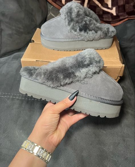 Cute Uggs, Shoe Hacks, Fluffy Shoes, Ugg Ultra Mini, Pretty Sneakers, Trendy Shoes Sneakers, Dr Shoes, Pretty Shoes Sneakers, Shoes Outfit Fashion