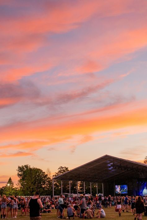 Summer sunsets are better with Country Music 🤠 At Boots and Hearts Music Festival in Ontario, Canada! Country Music Festival Aesthetic, Boots And Hearts Festival, Country Concert Aesthetic, Summer Festival Aesthetic, Camping Music Festival, Event Moodboard, Boots And Hearts, Sunset Music Festival, Music Festival Aesthetic