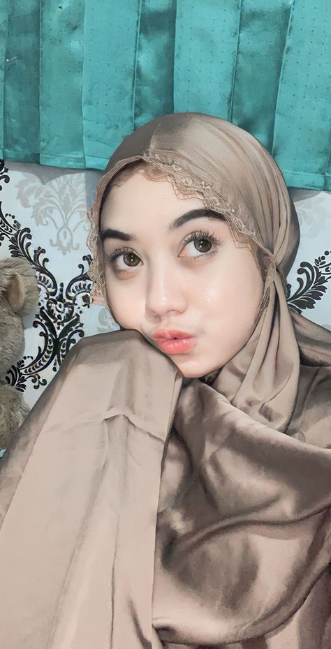 Selfie Hijab, Pic Cute, Sony Design, Photo Hijab, Fb Profile, Simple Hijab, Glowing Face, Style Hijab, Hijab Chic