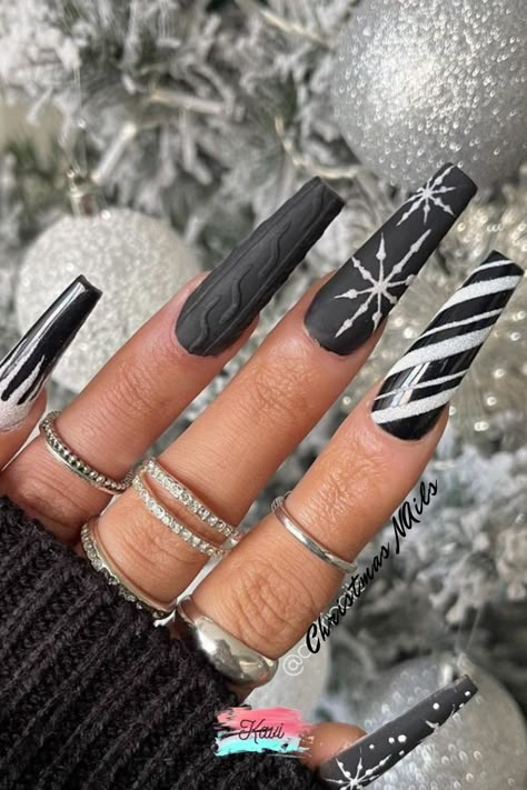 Winter Gel Nails, Diy Bts, Holiday Nail Designs, Christmas Gel Nails, Christmas Nails Easy, Goth Nails, Glow Nails, Christmas Nails Acrylic, Black Nail Designs