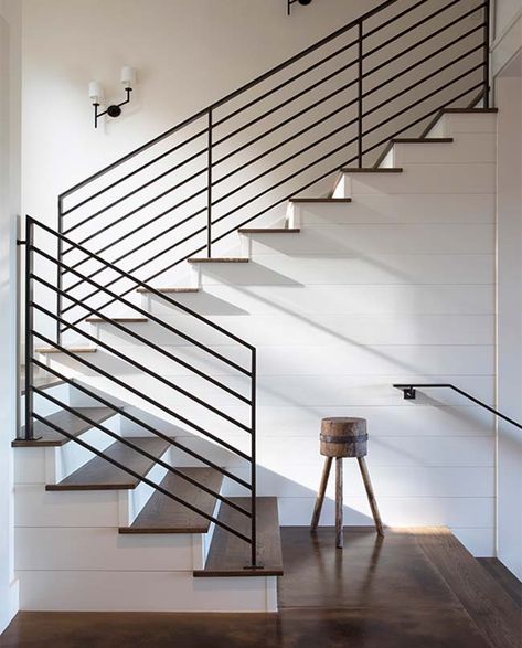 Dreamy remodel of a contemporary rural home in California wine country Staircase Metal, Metal Stair Railing, Modern Stair Railing, Metal Railing, Staircase Railing Design, Contemporary Staircase, Stair Railing Design, Metal Stairs, Staircase Decor