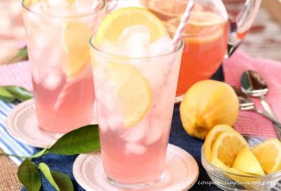 This lemonade gets its pink color from a healthy juice. Pink Lemonade Aesthetic, Pink Lemonade Cheesecake, Pink And Yellow Aesthetic, Pink Lemonade Cookies, Lemonade Aesthetic, Blue Punch Recipe, Pink Lemonade Vodka, Pink Lemonade Cake, Pink Lemonade Recipes