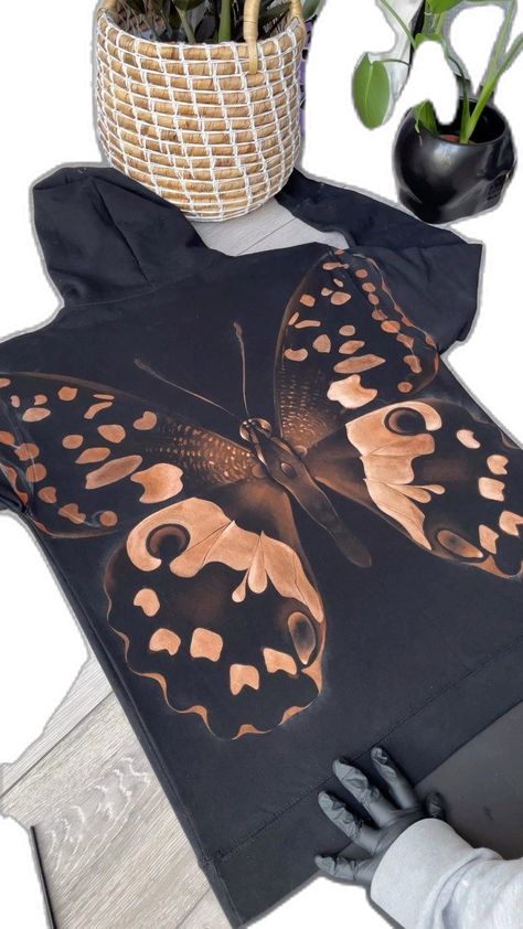 Bleach Designs On Black Jeans, Bleach Top Ideas, Bleach Painted Jacket, Bleach Painted Sweatshirt, Bleach Hoodie Art, Bleach Pattern Shirt, Bleached Clothes Design, Bleach Art Shirts Design, Bleach Sweatshirt Designs