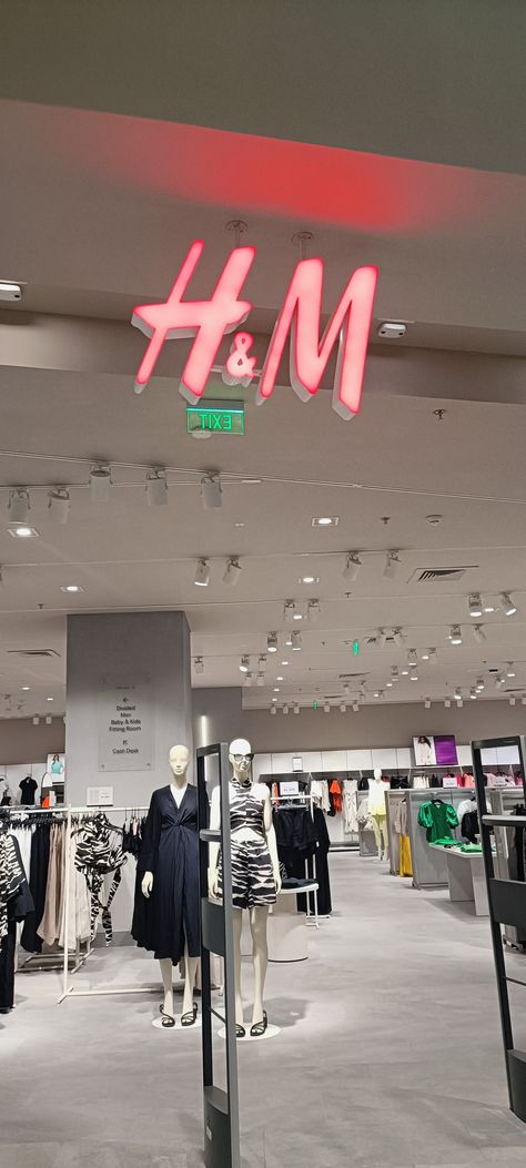 #shopping #H&M #mall #daynight Seawoods Grand Central Mall Snap, Prozone Mall Aurangabad Snap, H And M Snap, H M Snapchat Story, Shopping Mall Snap, Mall Snaps, Zudio Shopping Snap, Fake Shopping Snaps, Mumbai Snap