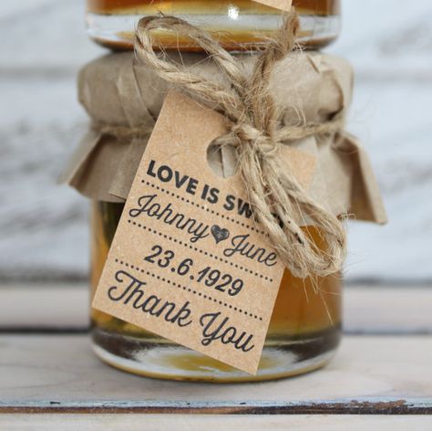 Mini Jam Jar Wedding Favours "spread the love" Bonbonniere Wedding, Jam Jar Wedding Favours, Jam Jar Wedding, Bonbonniere Ideas, Jam Wedding Favors, Jam Jar Labels, Honey Jar Favors, Jam Favors, Wedding Favour Jars