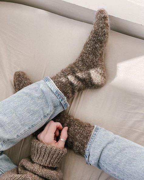 Ozetta (@ozetta) • Instagram photos and videos Wool Socks Aesthetic, Cozy Socks Aesthetic, Cozy Knitting Aesthetic, Socks Aesthetic, Cosy Socks, Autumn Trends, Cozy Boots, Sock Outfits, Hand Knit Socks