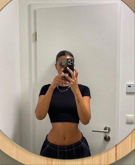 Gym Fits, Fitness Inspiration Body, Tumblr Outfits, Gym Inspiration, Black Pride, Girl Fits, Body Inspiration, Simple Trendy Outfits, Cropped T Shirt