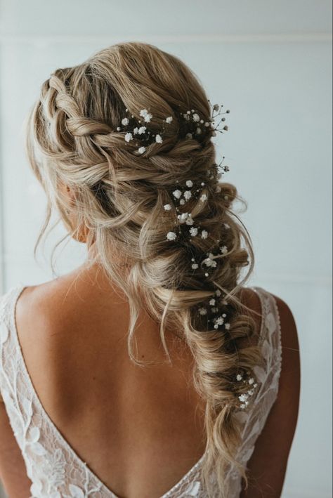 Hair Boho Braid With Flowers, Loose French Braid Wedding Hair, Bridal Hair Mermaid Braid, Big Braid Wedding Hairstyles, Wedding Hairstyles For Long Hair Plait, Loose Braided Hairstyles Wedding, Wedding Braid With Pearls, Big Fishtail Braid Wedding, Brides Hairstyles Braid