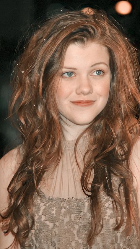 Emma Smith, Narnia Cast, Georgie Henley, Chronicles Of Narnia, Mma Fighters, Narnia, Famous People, Anime Character, Favorite Things