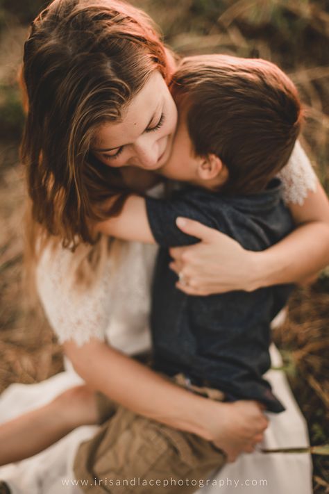 Mother Son Pictures, Mommy Son Pictures, Mother Son Photos, Son Photo Ideas, Lace Photography, Summer Family Pictures, Mommy And Me Photo Shoot, Family Photoshoot Poses, Mother Son Photography