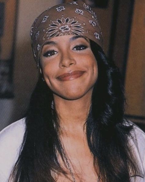 Girls With Dimples, Rip Aaliyah, Aaliyah Pictures, Aaliyah Style, Aaliyah Haughton, Punk Makeup, Celebrity Style Icons, Hip Hop And R&b, Aaliyah