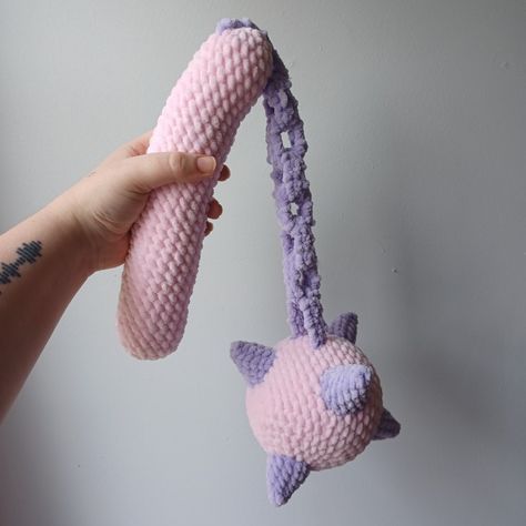 Pastel-colored crochet flail or morningstar stuffed sculpture in soft chenille yarn Crochet Design Pattern, Kawaii Crochet, Fun Crochet Projects, Diy Crochet Projects, Yarn Projects, Bag Crochet, Crochet Stitch, Crochet Gifts, Yarn Crafts