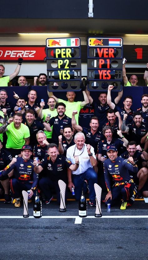 MV1, sCP11 & RBR team celebrating 1-2 in Baku 12.6.22 Ferrari Drivers, Redbull Racing, F1 Wallpapers, Red Bull F1, Red Bull Racing, Racing Team, Baku, Red Bull, Dream Big