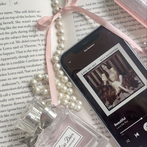 Lana Del Rey Coquette, Style Tips And Tricks, Lana Del Rey Vinyl, Soft Pink Theme, Pastel Pink Aesthetic, Pink Girly Things, Pink Vibes, Lana Del Ray, Pink Themes