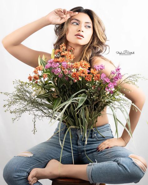 Flower Top Photoshoot, Top Photoshoot, Flower Shoot, Beautiful Photoshoot Ideas, Spring Photoshoot, Flower Photoshoot, Studio Photography Poses, Creative Photoshoot Ideas, Self Portrait Photography