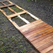 Expanding patio with repurposed pallets Decorative Bricks, Pallet Walkway, Repurposed Pallets, Manicured Lawn, Landscape Walkway, Cottage Backyard, Easy Landscape, Recycled Products, Large Trees