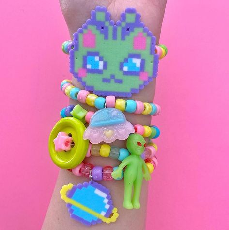 💖🌈 Kaiiya! 🌈💖 (@96rainb0ws) • Instagram photos and videos Rave Kandi Perler Beads, Kidcore Perler Bead Patterns, Kandi Kids, Party Bracelets, Beads Perler, Kandi Inspo, Diy Kandi Bracelets, Diy Kandi, Kandi Kid