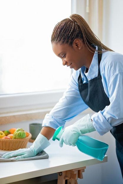 Photo attractive black lady housekeeper ... | Premium Photo #Freepik #photo #maid #kitchen-cleaning #cleaning-lady #woman-cleaning Kitchen Ideas Tiny, Chore Chart For Adults, Best Kitchen Ideas, Clean Room Checklist, Maid Cleaning, Diy Cleaner, Kids Chore Chart, Room Checklist, African House