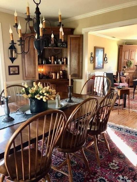 Neutral Decorating, Colonial House Interior, Colonial Dining Room, Primitive Dining Room, Primitive Dining Rooms, Grandma Chic, Primitive Living, Primative Decor, Primitive Home Decor