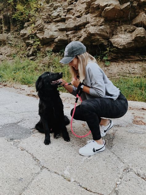 Dog Mama Aesthetic, Rich Lululemon Mom Aesthetic, Dog Training Outfit, Lulu Lemon Mom Aesthetic, Cute Dog Walking Outfits, Dog Parents Aesthetic, Summer Dog Walk Aesthetic, Dog Training Photography, Dog Walk Outfit