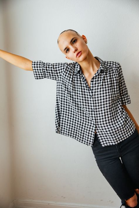 Alopecia Photography, Aesthetic Buzzcut, Alopecia Awareness, Portrait Reference, Bald Women, Buzz Cut, Model Photography, Amsterdam, Models