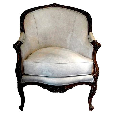 Beautifully detailed and comfortable antique French Regence style giltwood bergère chair newly upholstered in oatmeal linen. This stunning French Regence style gilt wood bergère has a beautiful warm patina. The perfect side chair! French Regency, Painting Wooden Furniture, Regency Furniture, White Furniture Living Room, Antique Furniture For Sale, Bergere Chair, Best Outdoor Furniture, French Chairs, Armchair Vintage