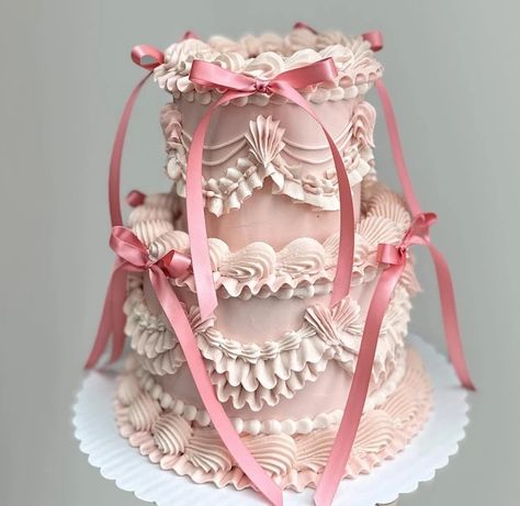 Let Them Eat Cake: Fancy Cakes Are So In At The Moment - Brit + Co Essen, Loveshackfancy Cake, Let Them Eat Cake Party, Bridgeton Party, Bridgerton Theme, Heart Cake Design, Cake Fancy, Grad Decor, Bolo Vintage