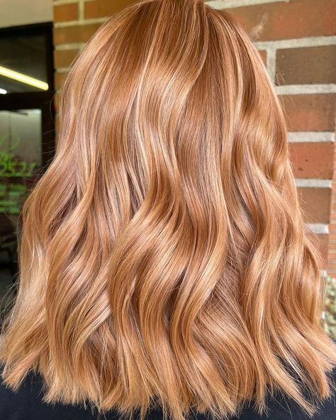 Strawberry Blonde With Money Piece, Copper Blonde Hair, Color Cobrizo, Red Blonde Hair, Strawberry Blonde Hair Color, Strawberry Hair, Peach Hair, Ginger Hair Color, Vlasové Trendy