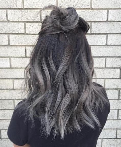 10 Hypnotic Ash Grey Hairstyles to Grab Attention Red Highlights, Easy Hairstyle, Silver Ombre Hair, Grey Ombre Hair, Dyed Hair Pastel, Balayage Hair Dark, School Hair, Brunette Balayage Hair, Ombré Hair